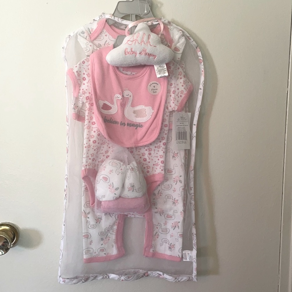 Mini Muffin 9 piece set new with tags in bag